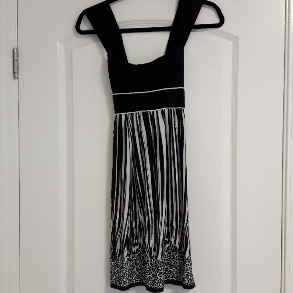 BLACK AND WHITE DRESS